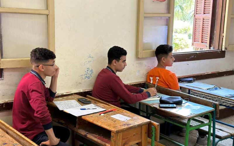 امتحانات الدبلومات الفنية 2025 قربت تبدأ.. الطلاب على أتم الاستعداد!